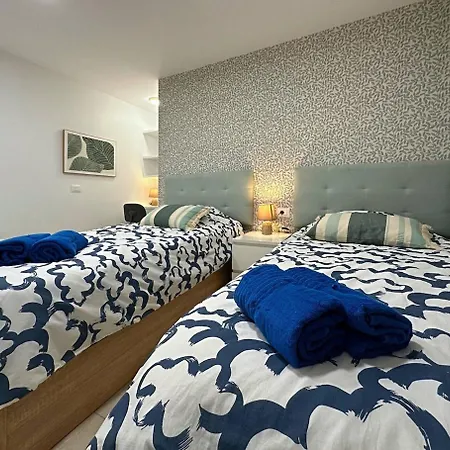 Cristianos Pool And Terrace Apartment *