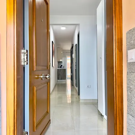 Cristianos Pool And Terrace * Лос Кристианос